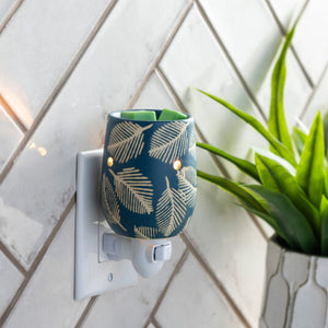 Pluggable Fragrance Warmer - Pressed Leaf